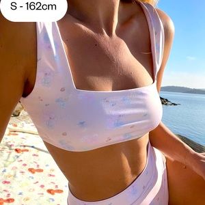 Djerf Avenue Square top in summer island